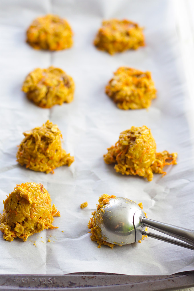 vegan carrot cake sandwich cookies